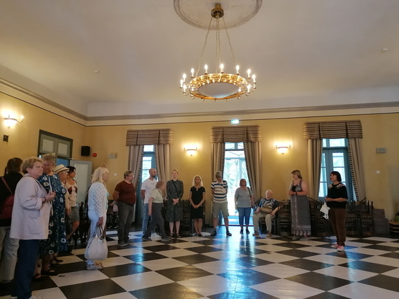 23 Heimtali mõisa saal. Eve pilt